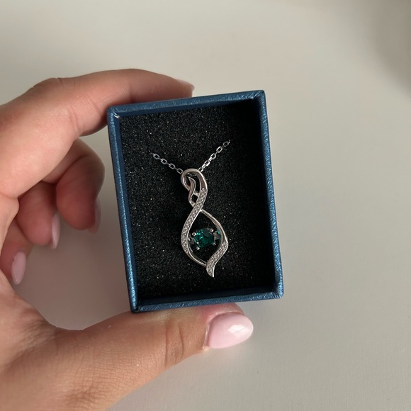 EMERALD NECKLACE - Picture 2 of 5